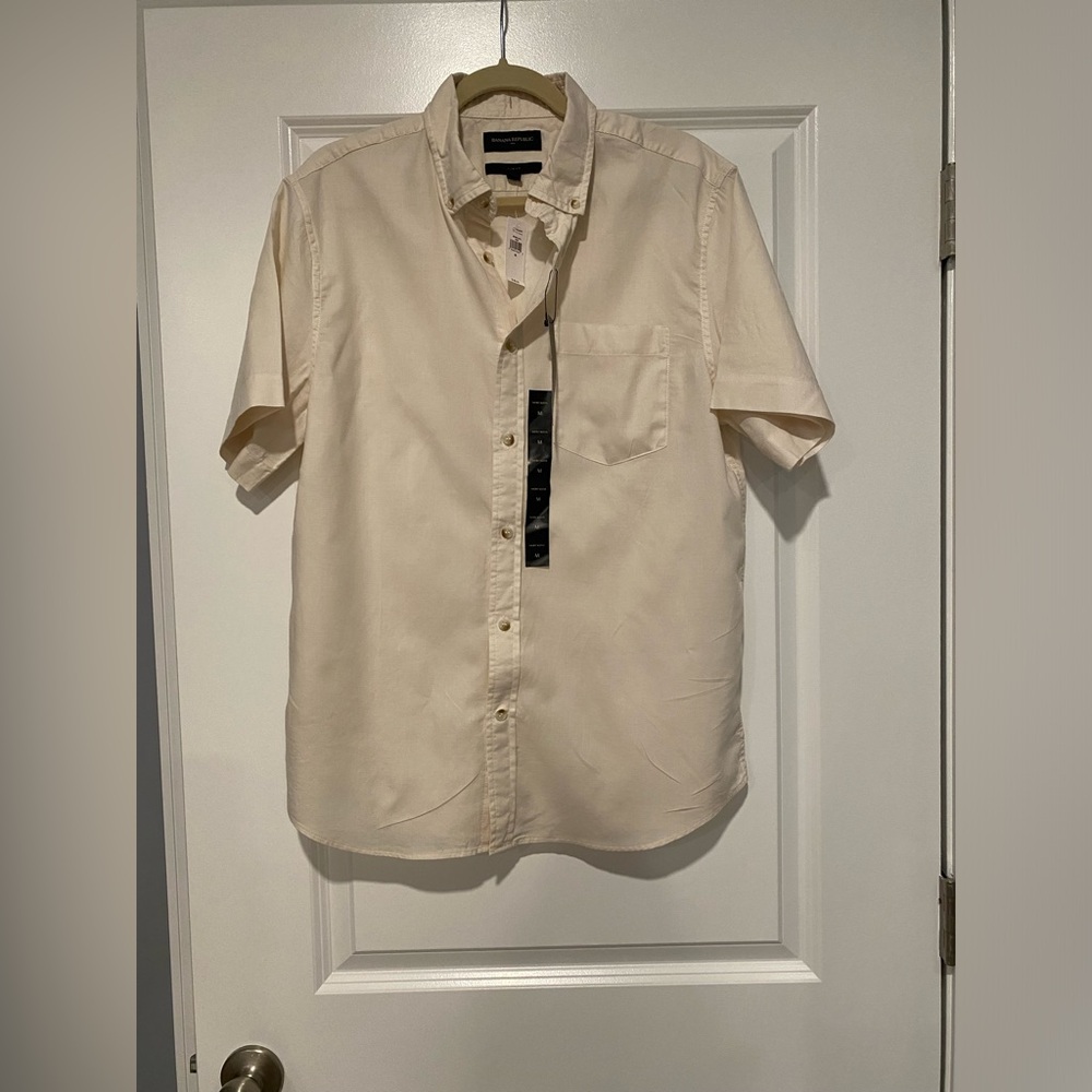 SALE Banana Republic NWT slim fit short sleeve button down shirt
